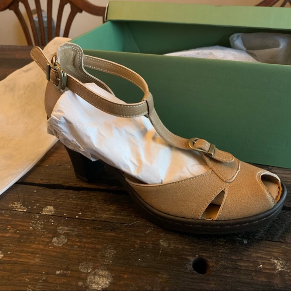 Anthropologie heels | Tastemaker NiB Vegan leather t-strap 3 in heel - Picture 2 of 10